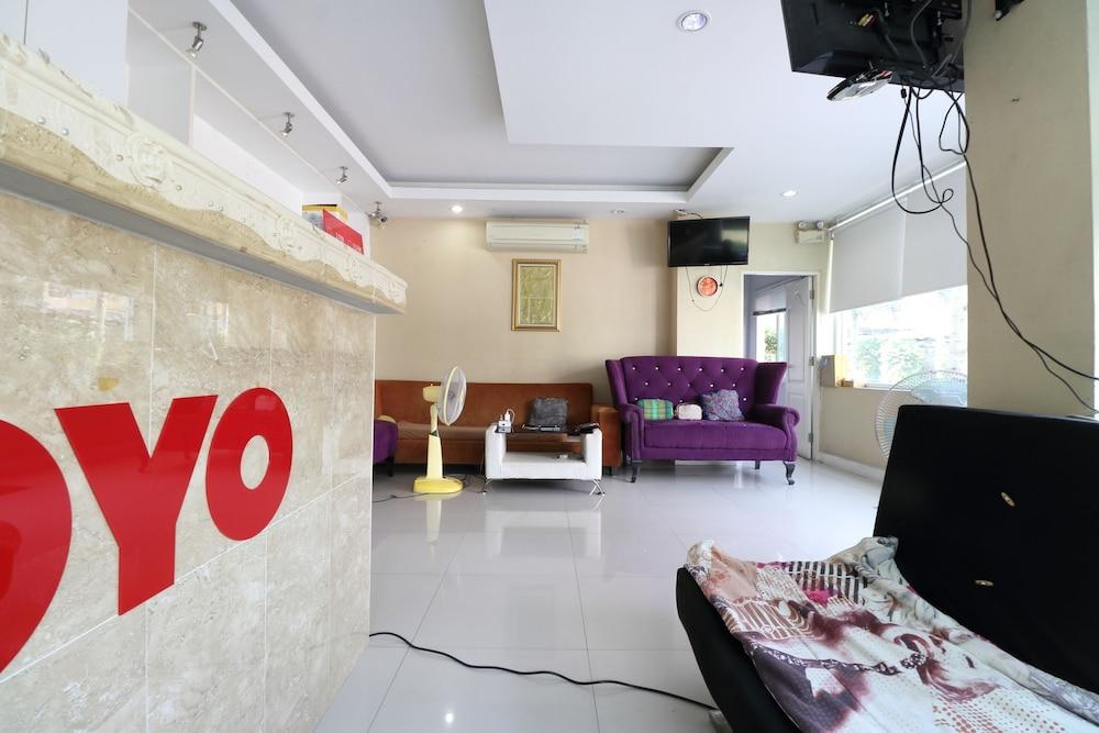 Oyo 75389 Pandora House Hotel Pattaya Exterior photo