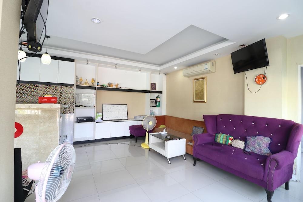 Oyo 75389 Pandora House Hotel Pattaya Exterior photo