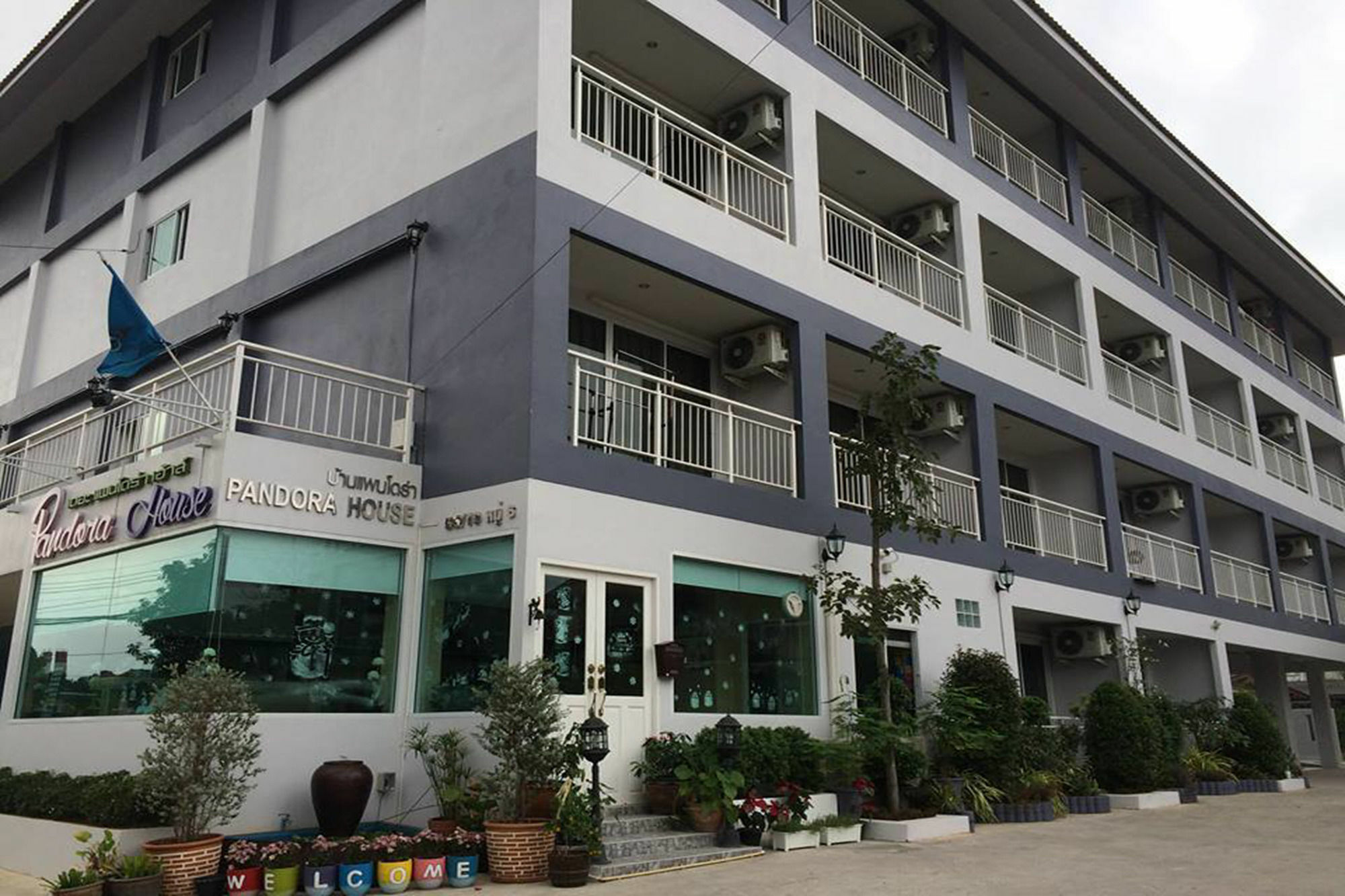 Oyo 75389 Pandora House Hotel Pattaya Exterior photo